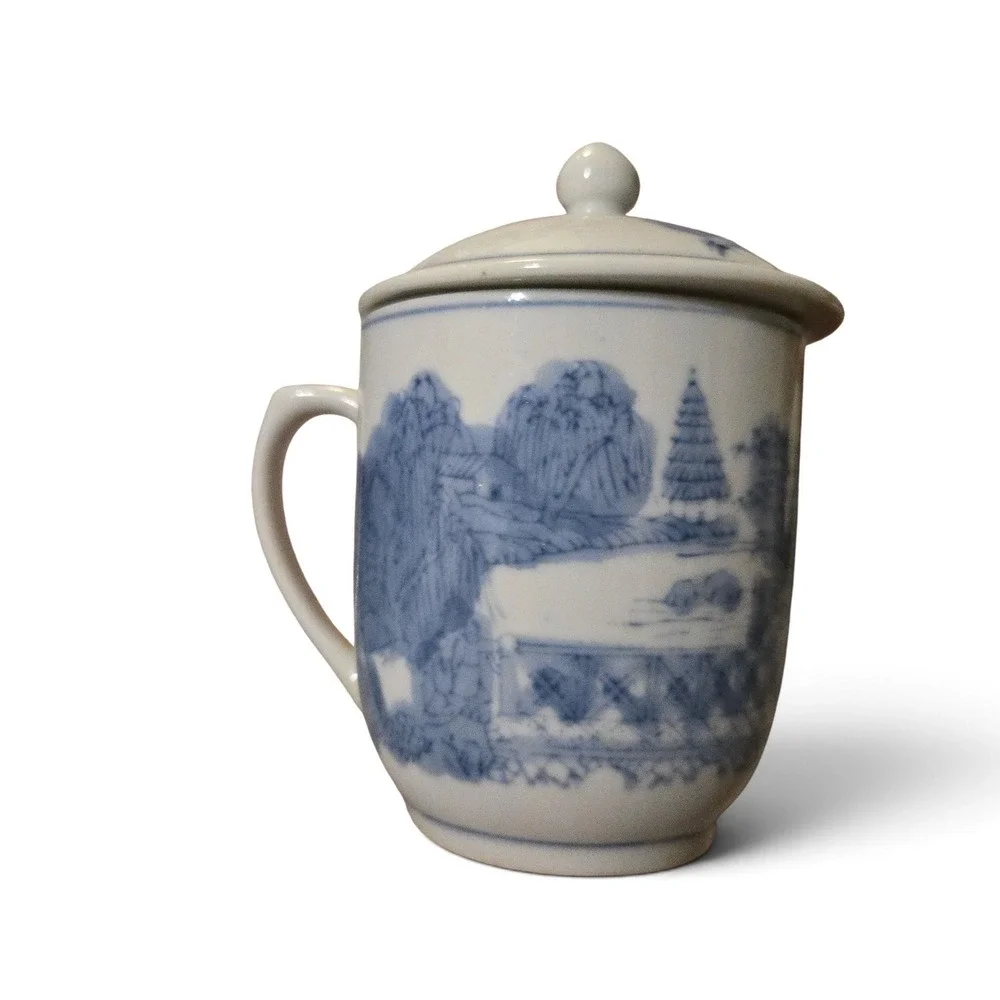 VTG Pier 1 Tea Mug & Lid Blue White Porcelain Pagoda Landscape Scene Chinoiserie